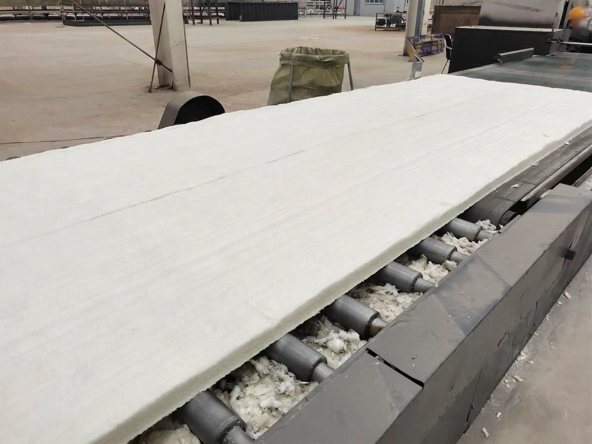 Ceramic fiber blanket production - high-temperature melt-blown spinning process